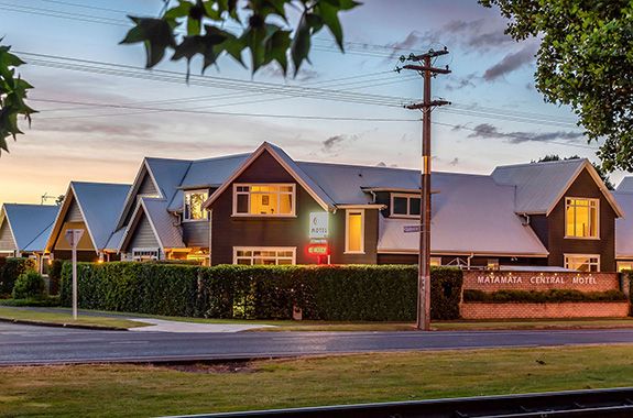 Matamata Central Motel outdoor seating area