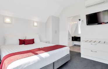 One Bedroom Spa Unit